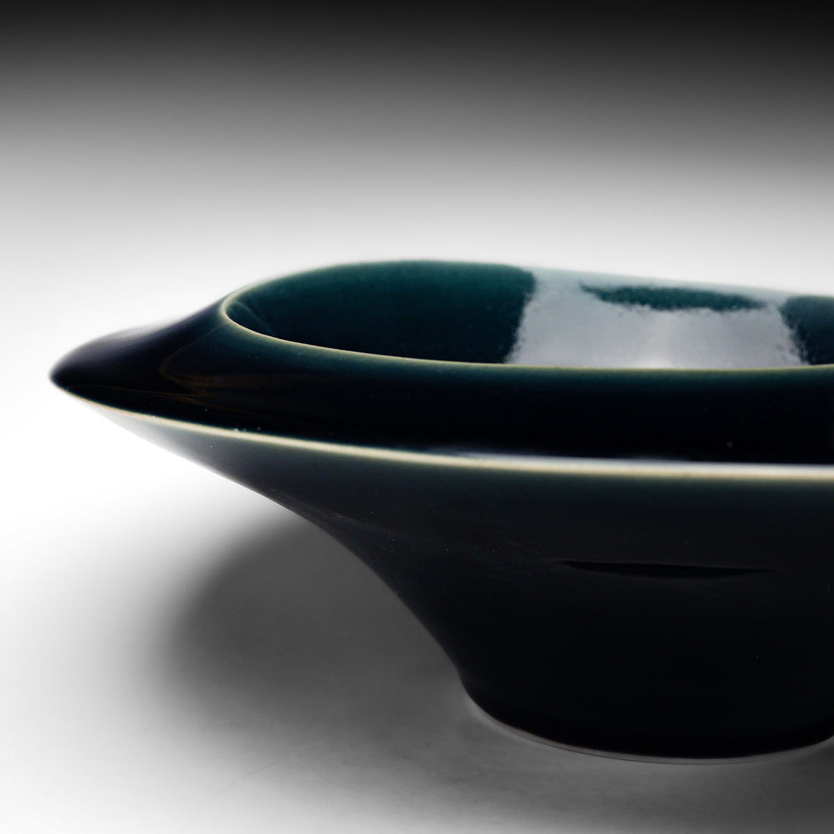 Rimmed Bowl