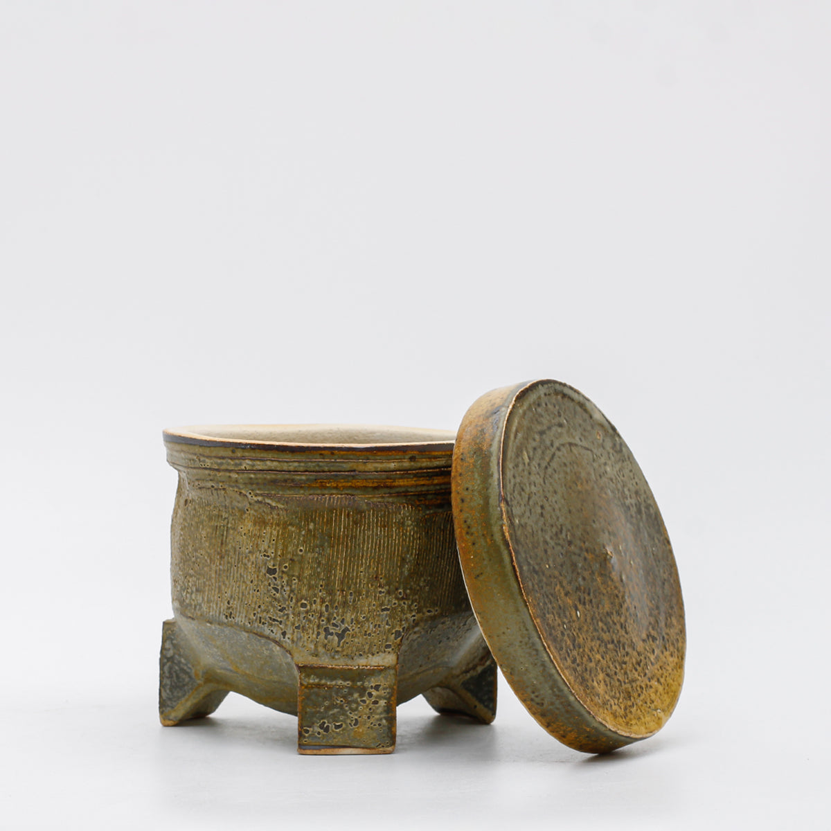 Round Jar with Flush Lid