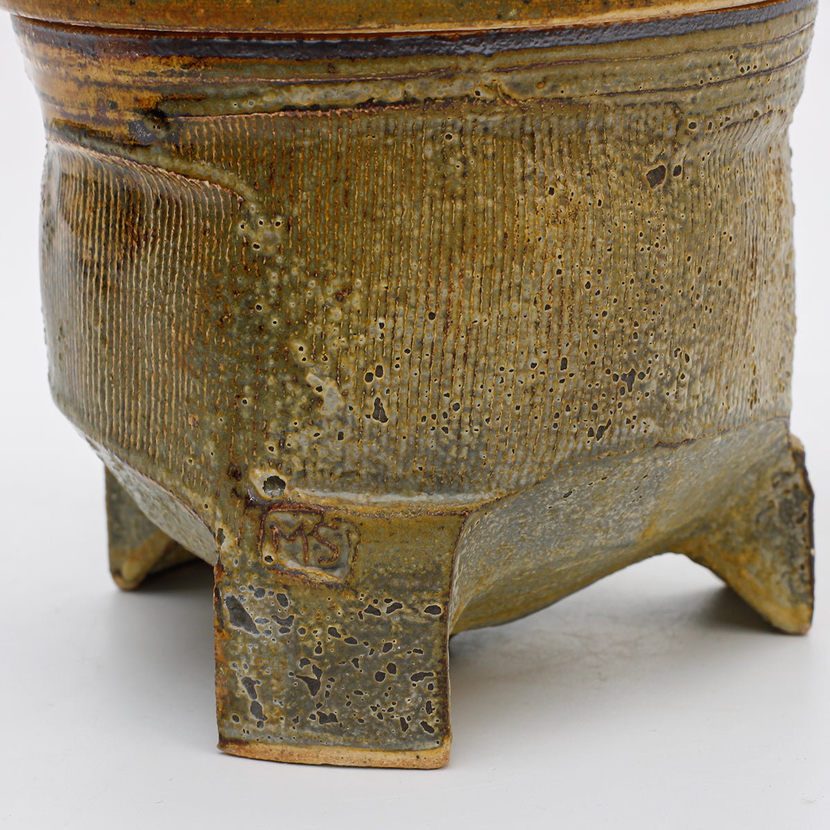 Round Jar with Flush Lid