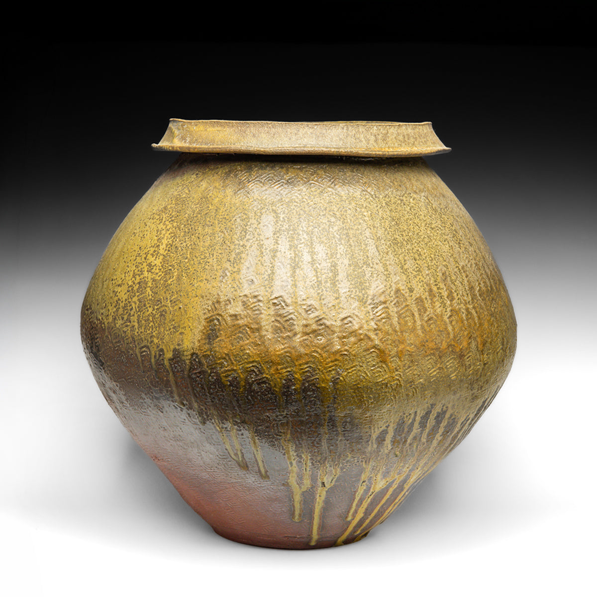 Coil Jar with Inverted Lip